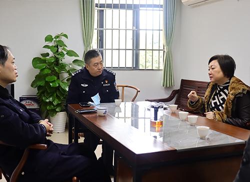 加强党建共建，亲昵警企关系